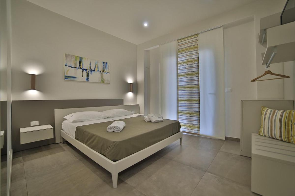 Baia Azzurra B&B Торре-Лапилло Экстерьер фото